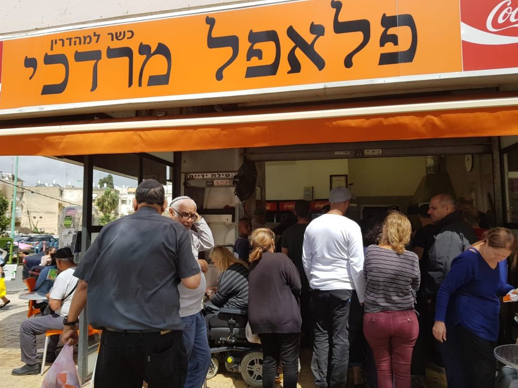 הקולנוע הכיכר הבר והמגרש תושבים מספרים על 15 מקומות מיתולוגיים